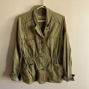 Holding horses • green lightweight jacket